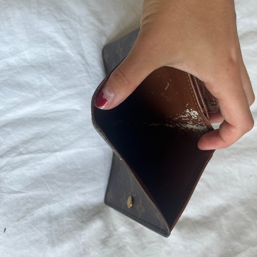 Authentic 2002 Louis Vuitton Monogram Wallet - Picture 8 of 13